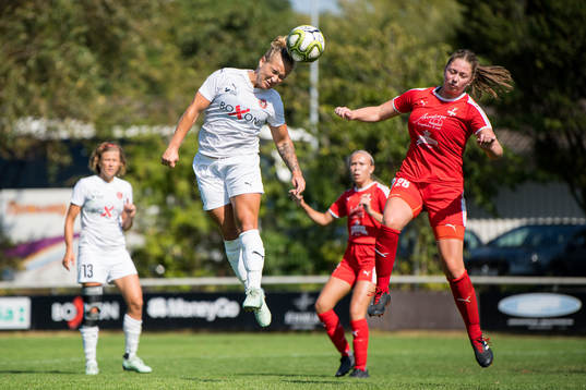 Hittarps Marielle Karlsson och Färjestadens Tova Lindeborg