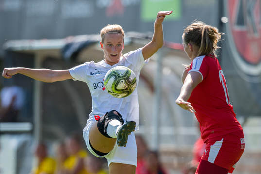 Hittarps Maja Ahlm och Färjestadens Sofie Bradley