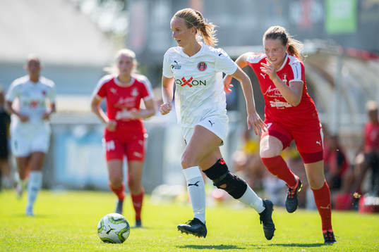 Hittarps Maja Ahlm och Färjestadens Sofie Bradley
