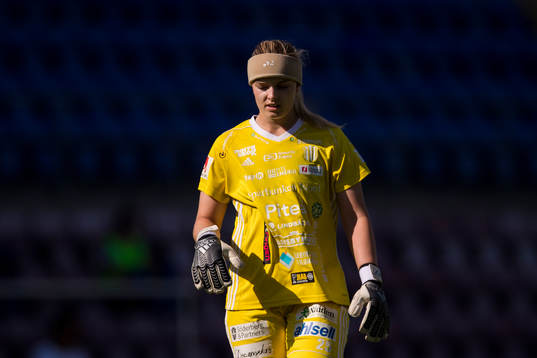 Piteås målvakt Guro Pettersen deppar