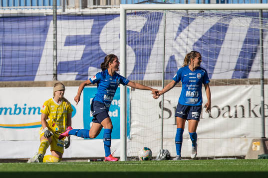 Eskilstunas Loretta Kullassi jublar