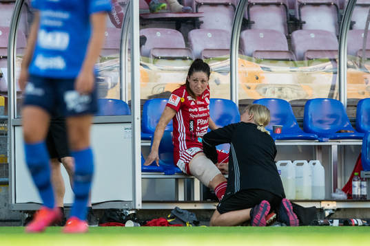 Piteås Josefin Johansson får läkarvård