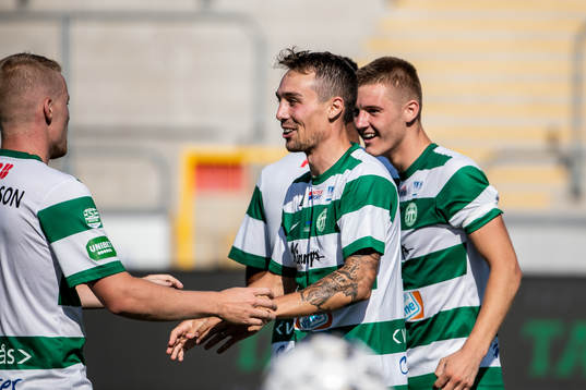 Västerås Filip Tronet jublar