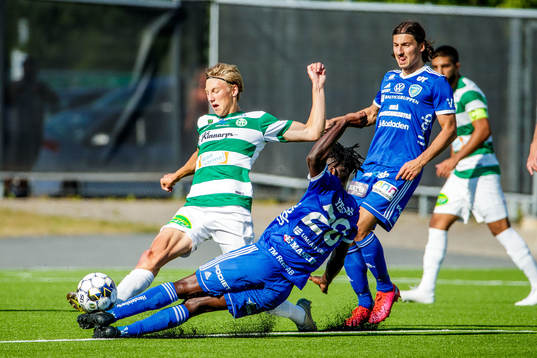 Västerås Albin Sporrong och Umeås Emmanuel Yeboah