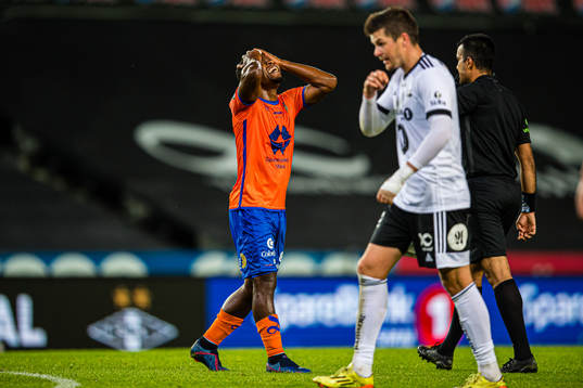 Izunna Arnest Uzochukwu of Aalesund reacts