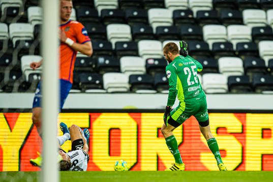 Kristoffer Zachariassen of Rosenborg and Gudmund Broks