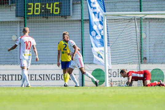 Eskilsminnes målvakt Pontus Löfvenmark deppar och