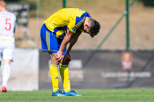 Eskilsminnes Gjenis Zeqiri deppar
