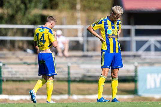 Eskilsminnes Casper Seger och Jonatan Persson deppar