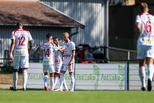Assyriskas spelare jublar