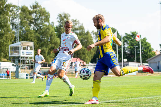 Eskilsminnes Emil Åberg mot Assyriskas Adam Lindström