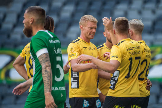 Elfsborgs Per Frick jublar med lagkamrater