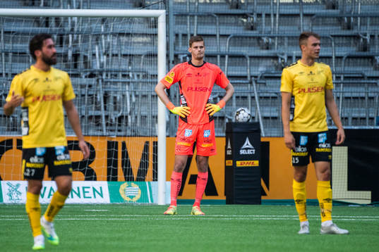 Elfsborgs målvakt Tim Rönning deppar