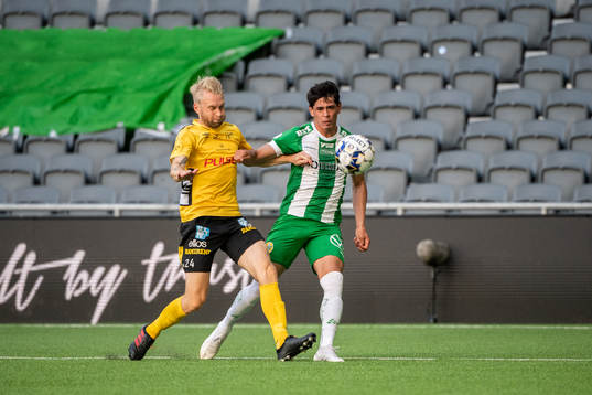 Elfsborgs Johan Larsson och Hammarbys Jean Carlos de Brito