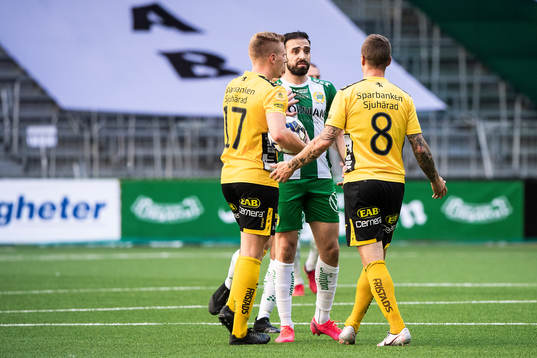 Hammarbys Abdul Khalili i diskussion med Elfsborgs Per