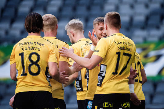 Elfsborgs Jesper Karlsson (m) och Per Frick (h) jublar