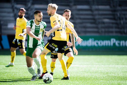 Hammarbys Vladimir Rodic mot Elfsborgs Johan Larsson och