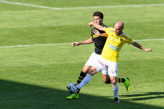s Daniel Granli och Falkenbergs Christoffer Carlsson