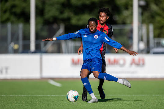 Karlslunds Nadir Ayéva och Brommapojkarnas Jesper Ceesay