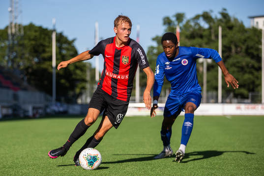 Brommapojkarnas Oskar Fallenius och Karlslunds Nadir Ayéva