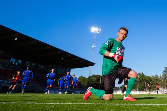Karlslunds målvakt Jakob Kindberg deppar
