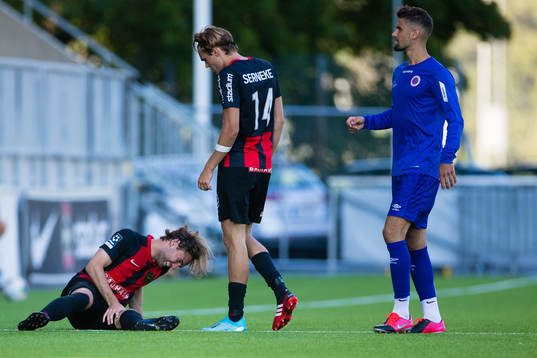 Brommapojkarnas Simon Helg har ont
