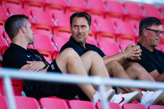 Brommapojkarnas sportchef Peter Kisfaludy på läktaren