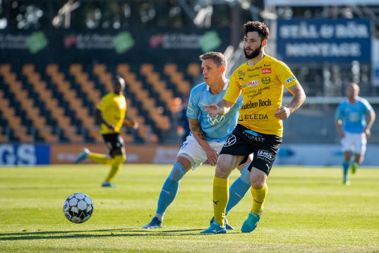 Mjällbys Jonathan Tamimi  och Malmö FFs Sören Rieks