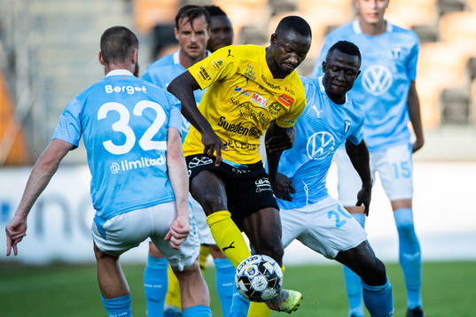 Mjällbys Moses Orwohicho Ogbu och Malmö FFs Bonke Innocent