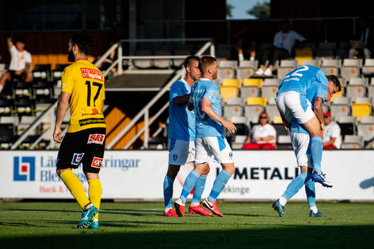 Malmö FFs Sören Rieks jublar med lagkamrater