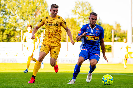 Alfons Sampsted of Bodø/Glimt and Kristoffer Normann