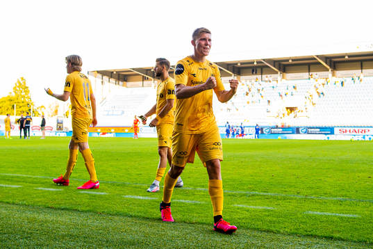 Alfons Sampsted of Bodø/Glimt celebrates