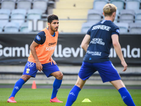 IFK Göteborgs Hosam Aiesh värmer upp