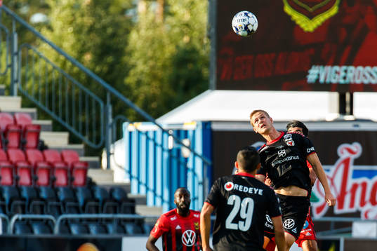 Kalmars Erik Israelsson och Östersunds Rewan Amin