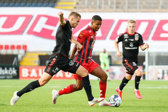 Kalmars Piotr Johansson och Östersunds Nebiyou Perry