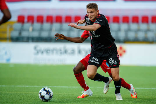 Kalmars Piotr Johansson och Östersunds Kalpi Wilfried