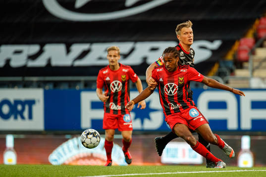 Östersunds Francis Jon-Baptiste och Kalmars Viktor Elm