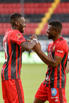 Östersunds Blair Turgott och Kalpi Wilfried Ouattara jublar