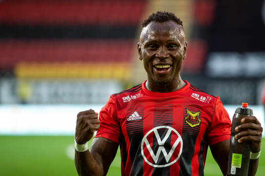Östersunds Sam Mensiro jublar