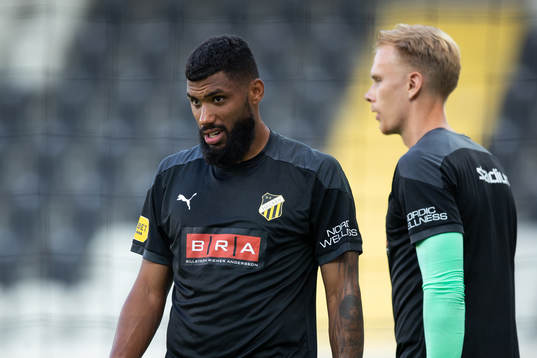 Häckens målvakt Jonathan Ursin Rasheed och målvakt