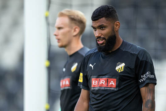 Häckens målvakt Jonathan Ursin Rasheed och målvakt