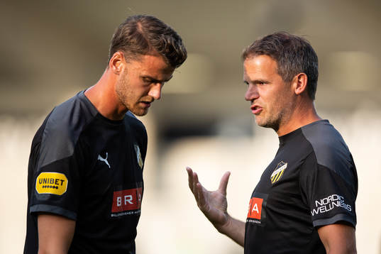Häckens Johan Hammar och assisterande tränare Robert