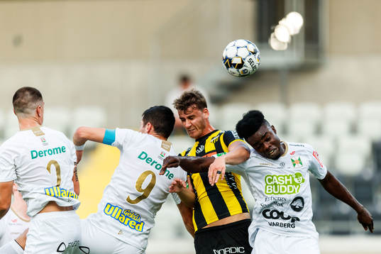 Varbergs Jon Birkfeldt, Astrit Selmani och Gideon Mensah