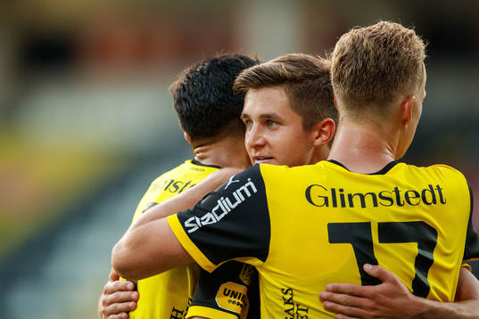 Häckens Leo Bengtsson jublar med Ahmed Yasin och Gustav