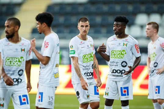 Varbergs Jon Birkfeldt och Gideon Mensah deppar med
