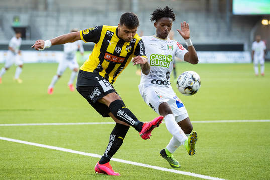 Häckens Ahmed Yasin och Varbergs Adama Fofana