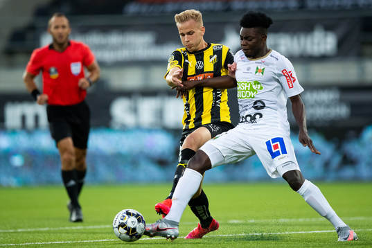 Häckens Jasse Tuominen och Varbergs Gideon Mensah