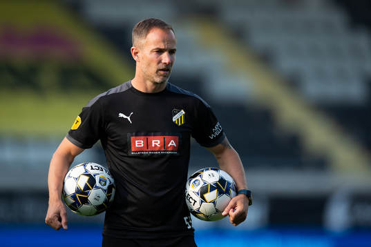 Häckens assisterande tränare Christian Lundström innan