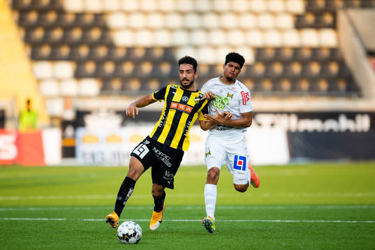 Häckens Daleho Irandust och Varbergs Luke Le Roux framför