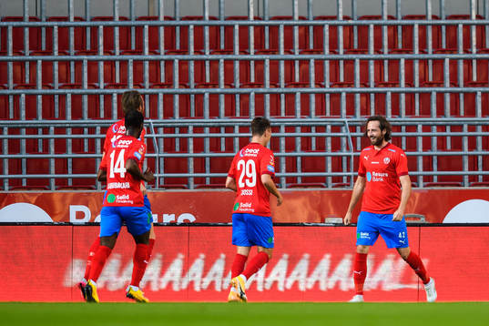 Helsingborgs Mix Diskerud jublar med lagkamrater